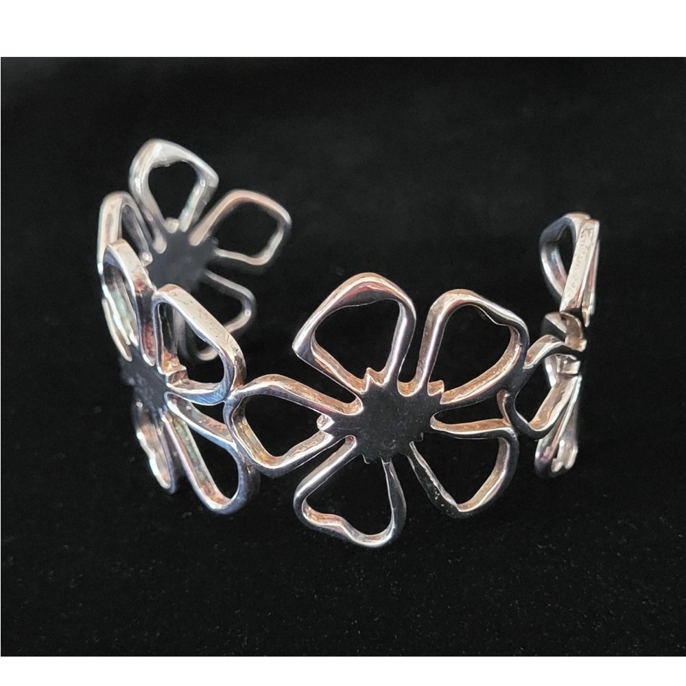 Rare Tiffany & Co. Hibiscus
Flower Elsa Peretti Sterling Silver Cuff